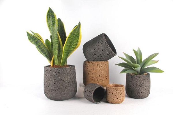 BYF Arts & Crafts Jak kombinuje řemeslné zpracování z hlíny s moderním designem, aby vytvořila své nové květináče z klasické kameniny?